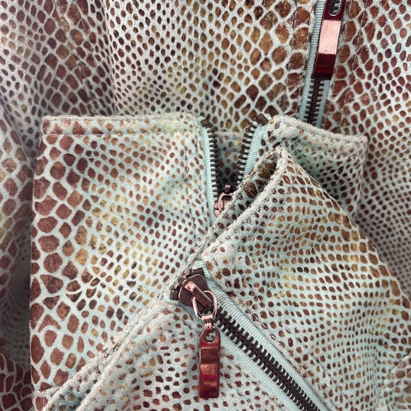 Ladies snakeskin zip up jacket - Picture 9 of 9